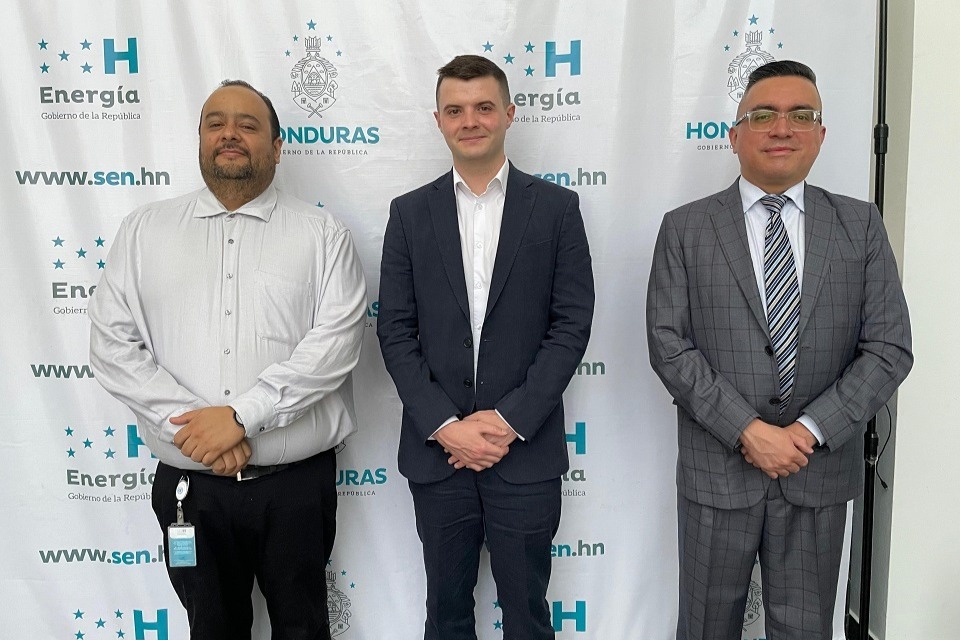 Imagem relacionada à notícia: Reino Unido defende o desenvolvimento de energia limpa em Honduras