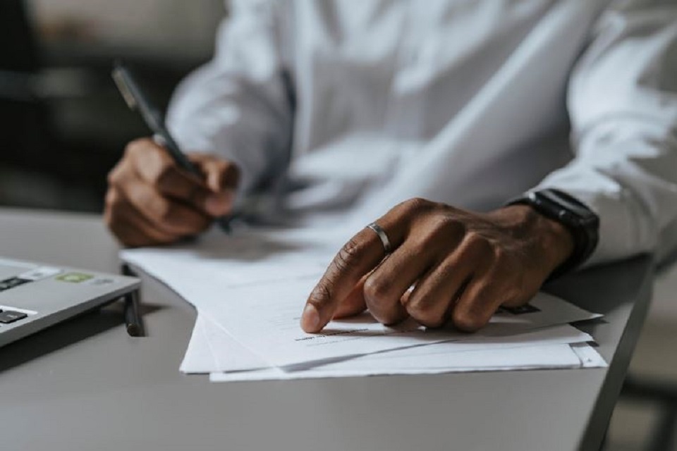 Imagem relacionada à notícia: Redesignando e reconstruindo ‘Verifique se você pode obter assistência legal