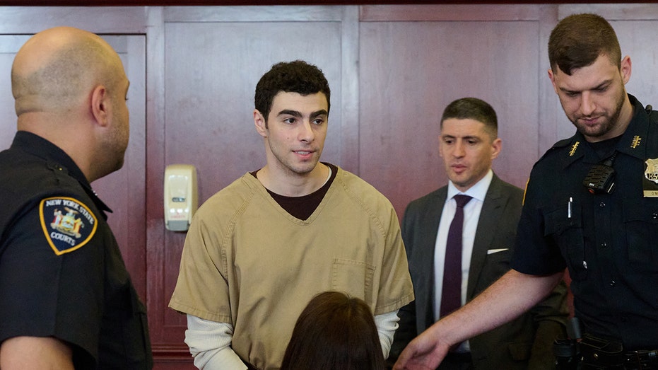 Carta da Fox News Campus Radicals: Cristianismo rejeitado, streamer socialista fala, violência glorificada