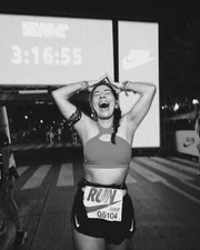Nike transforma estrutura de aeroporto em pista para maratona feminina