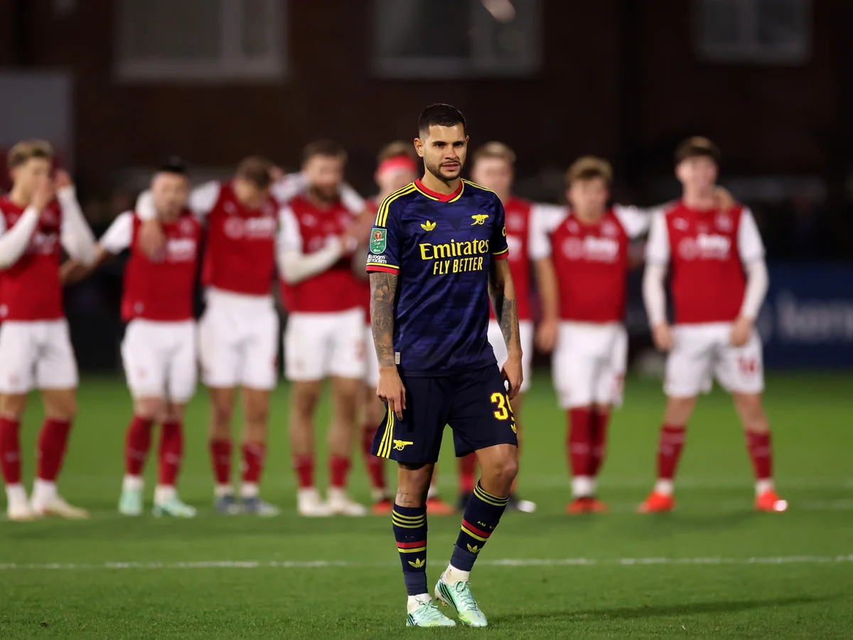 Bruno Guimarães perde pênalti e Arsenal é eliminado por time da 4ª divisão