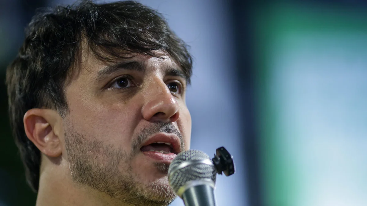 “Não é normal terem medo de mim, especialmente o Flávio”, diz Renan Santos