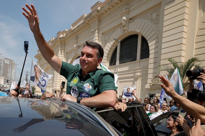 Datafolha: Flávio Bolsonaro tem 52% dos votos válidos entre os mais propensos a votar; Lula, 48%