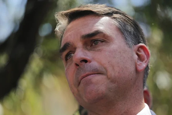 Flávio encontra Assembleia de Deus Madureira, que o rejeitou no 1º turno - destaque galeria