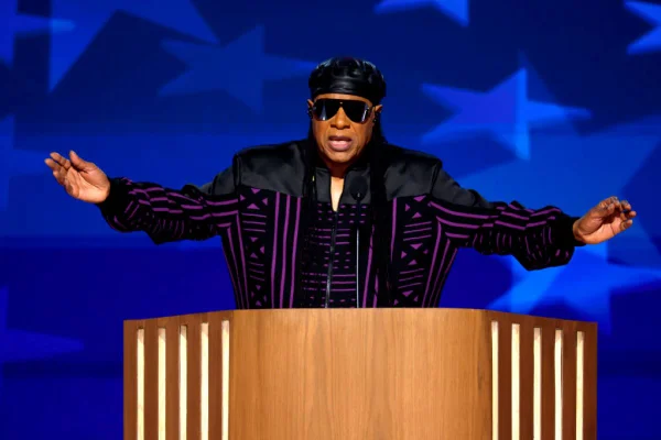 Stevie Wonder entra com ação judicial para despejar ex-noiva de imóvel dele - destaque galeria