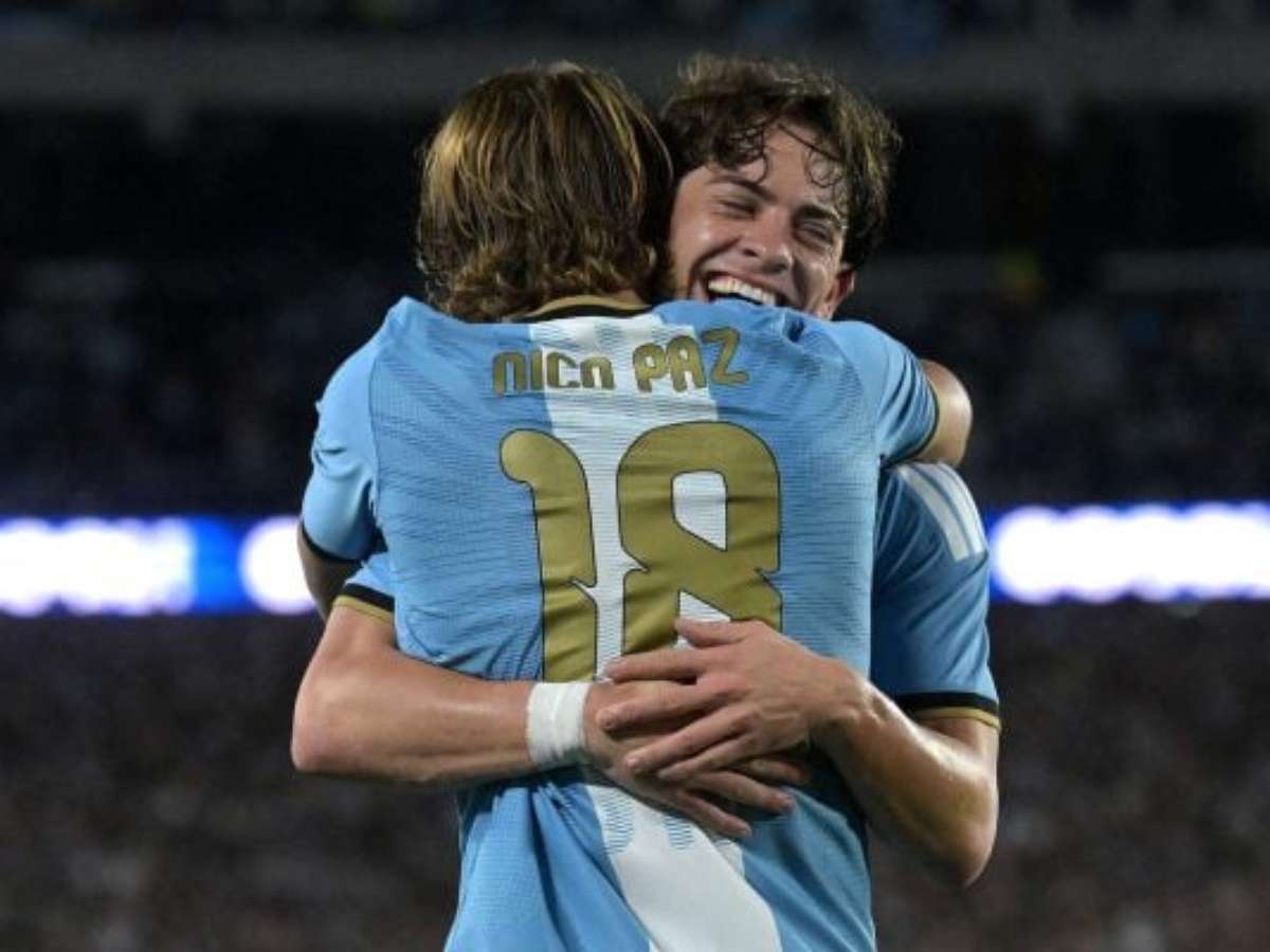 Giay surpreende imprensa argentina ao ser titular no adeus de Messi