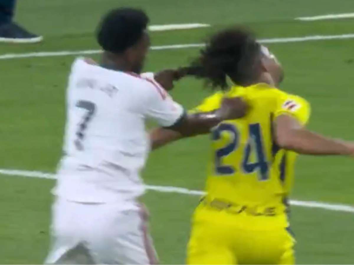 Vini Jr. é flagrado por câmeras empurrando funcionário após expulsão pelo Real Madrid