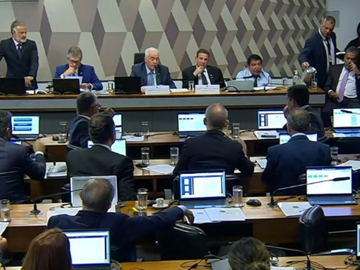 CCJ do Senado conclui votação da PEC da Segurança; texto vai ao plenário