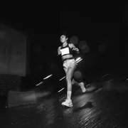 Nike transforma estrutura de aeroporto em pista para maratona feminina