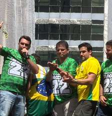 Flávio Bolsonaro (PL) faz discurso na Avenida Paulista neste domingo, 18 Foto: Gabriel Gatto/Terra