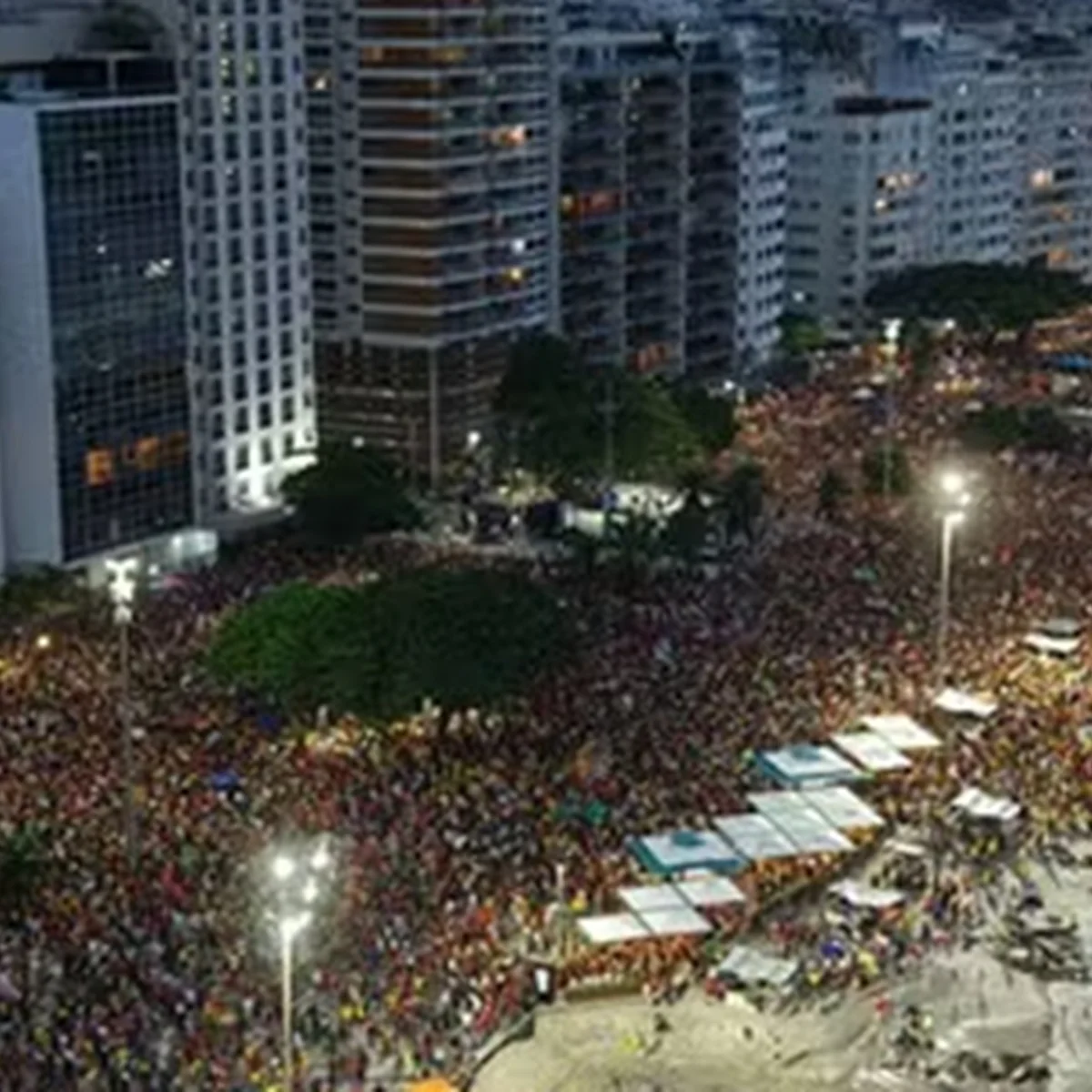 Ato Musical pela Democracia reúne 56 mil pessoas em Copacabana, diz USP