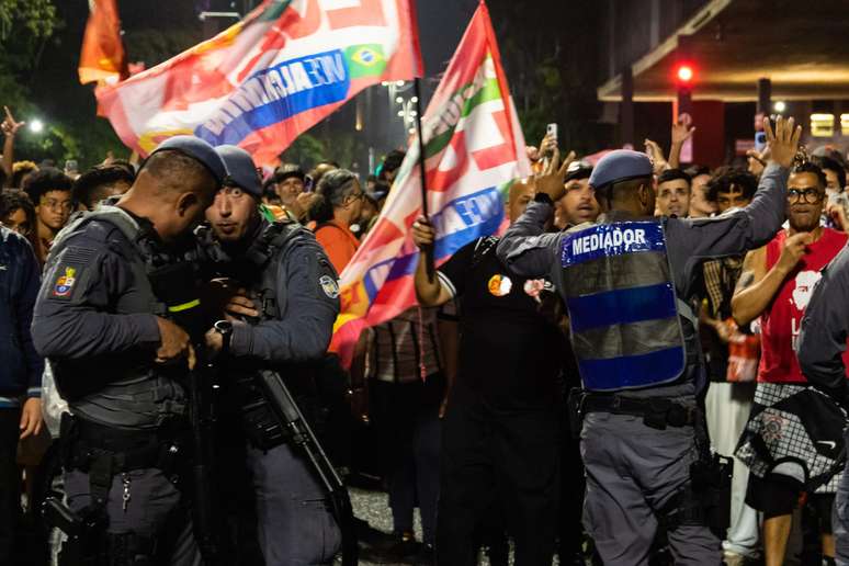 Beijos, Alckmin em evidência e festa para o Nordeste: como Lula foi recebido pela Avenida Paulista