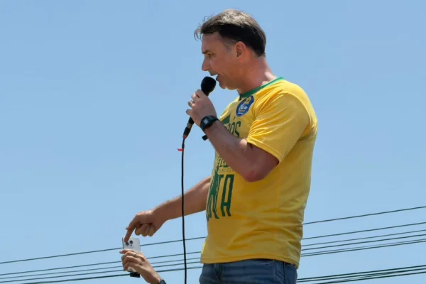 EBC nega responsabilidade por falha de áudio em propaganda de Flávio