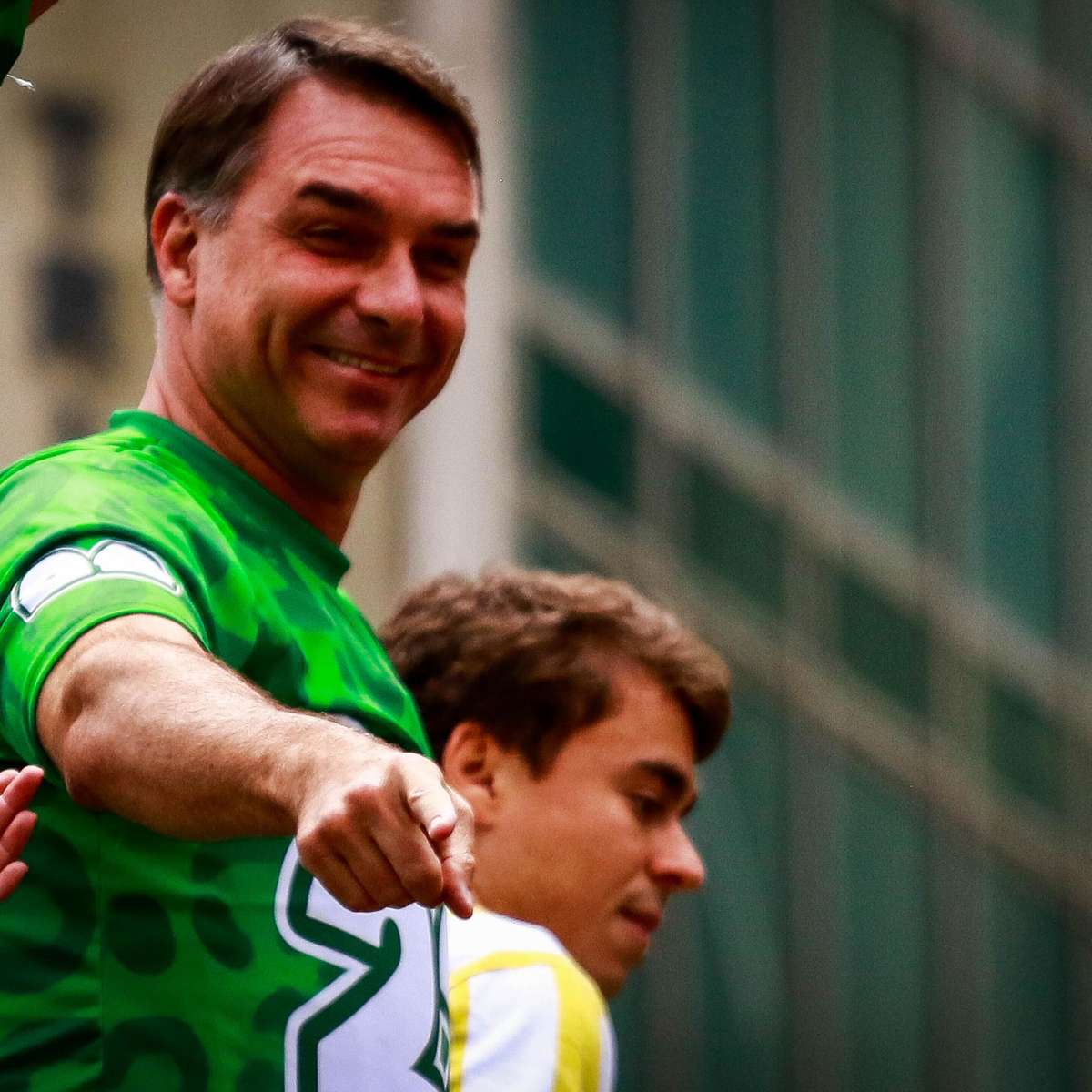 Dancinha funk, problema técnico e tietagem da PM: como foi o ‘bloco’ de Flávio Bolsonaro em São Paulo