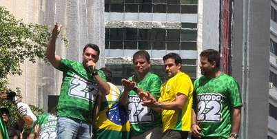 Fl&aacute;vio Bolsonaro (PL) faz discurso na Avenida Paulista neste domingo, 18 Foto: Gabriel Gatto/Terra