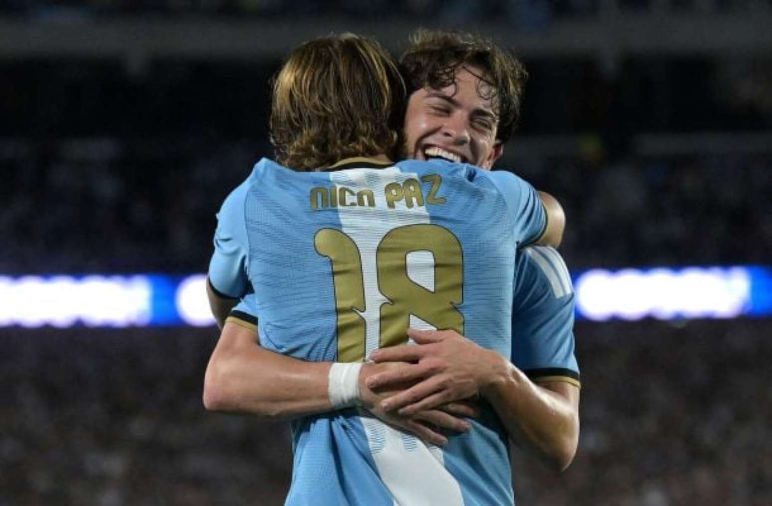 Giay sofreu o p&ecirc;nalti que resultou no &uacute;ltimo gol de Messi pela Argentina &ndash;