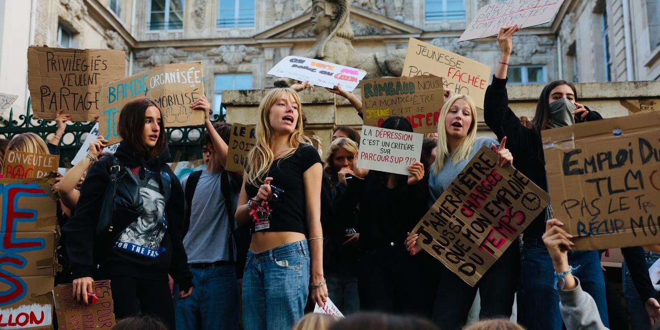 Sindicatos se juntam aos estudantes do ensino médio enquanto dezenas de milhares são esperados para demonstrar na França