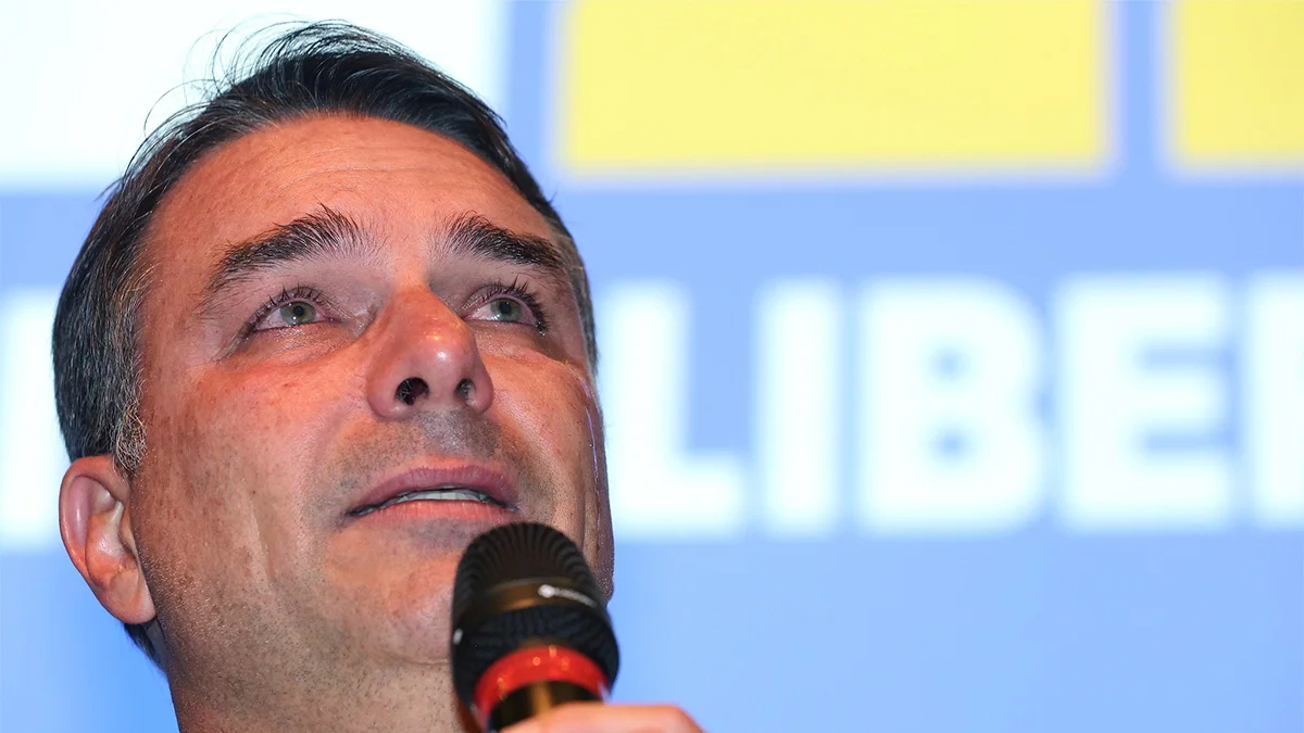 Flávio Bolsonaro é o 1º a liderar no 1º turno e perder corrida ao Planalto