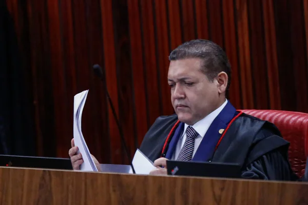 Flávio recebe doação milionária de advogado amigo de Nunes Marques - destaque galeria
