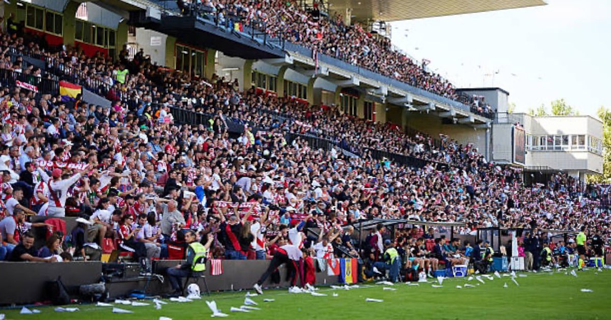 Partida de La Liga é cancelada após protestos de torcida com ‘aviõezinhos’ de papel