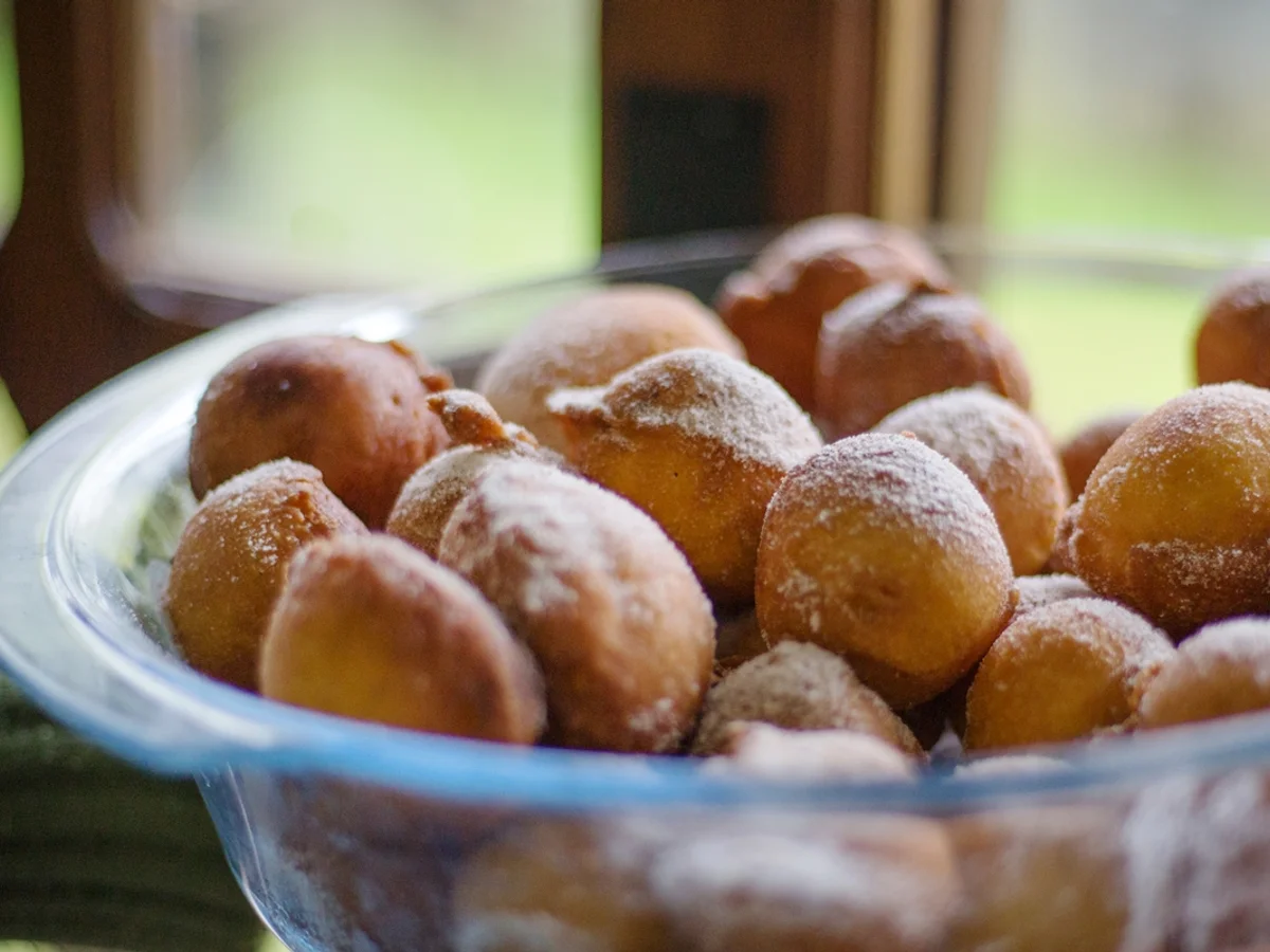 Bolinho de chuva: receita sem leite e sem farinha de trigo derrete na boca