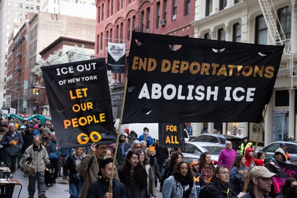 Trump e seus aliados atribuem o recorde de baixa criminalidade às deportações. Especialistas discordam