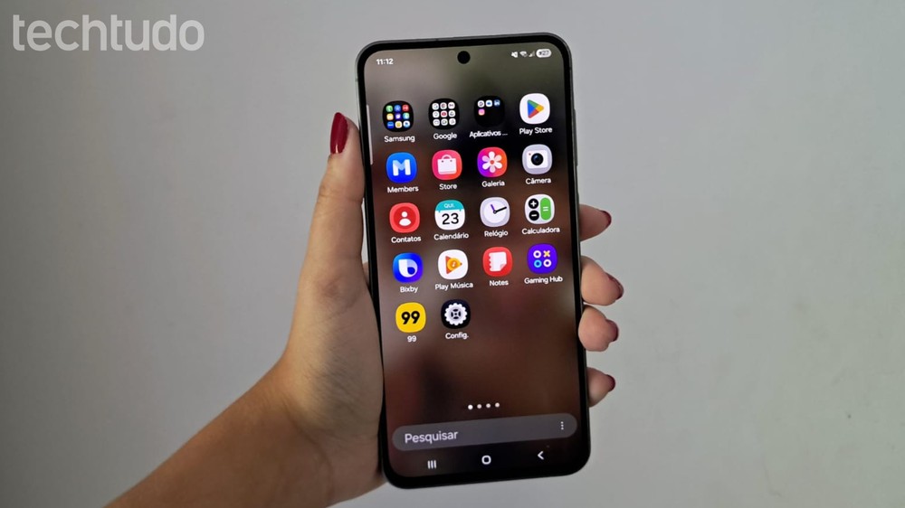 Instale as atualizações de segurança e dos aplicativos — Foto: Julia Rabaça/TechTudo