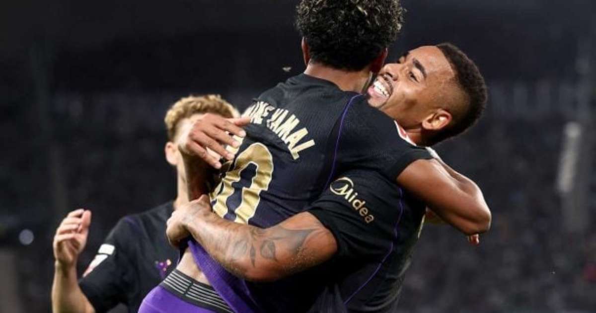 Barcelona goleia o Betis e mantém campanha perfeita na La Liga