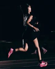 Nike transforma estrutura de aeroporto em pista para maratona feminina
